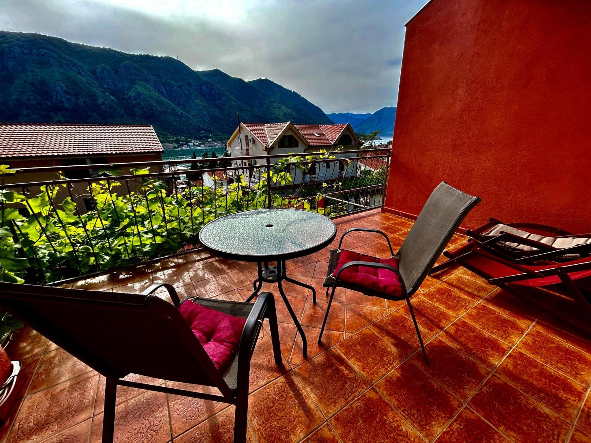 Apartments Lazarevic Kotor Luaran gambar